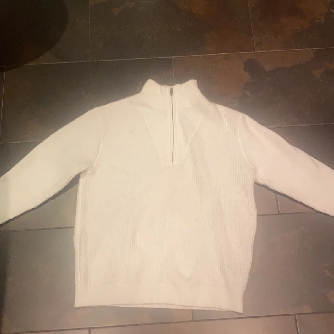 Stickad tjocktröja med krage  - 90