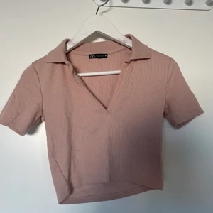 Tröja  - Säljer min fina tröja från Zara, den kommer inte till användning för att det är fel färg för mig den är aldrig använd. Storlek S