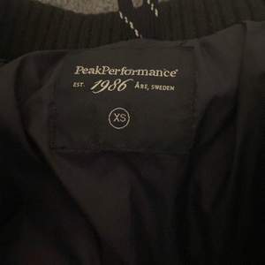 Väldig fin peak performance jacka, ny pris 2500 och säljer för den inte passar mig.