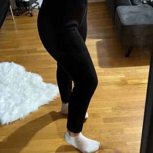 Valvet byxor  - Riktigt fina valvet byxor och värmer väldigt mycket. Dem är använda men i bra skick