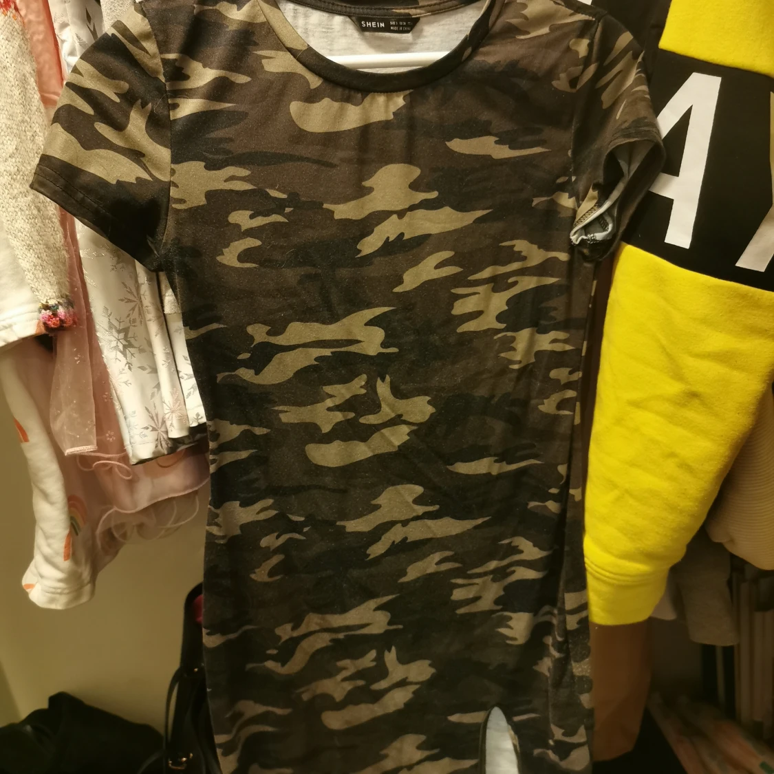 Kamouflage kort klänning