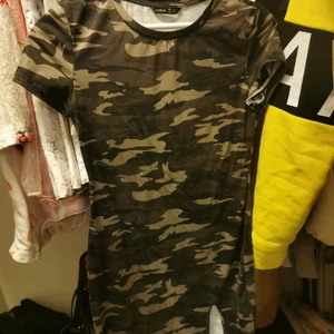 Kamouflage kort klänning - Storlek xs/s