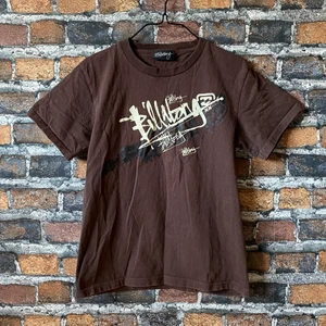 Vintage Brun Billabong t-shirt - En ursnygg vintage t-shirt från märket Billabong. I fint skick. Står storlek M men passar som S. Säljer då den är en aning för liten för mig. För mått eller fler bilder kontakta mig 🙌