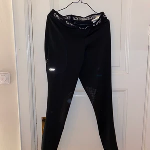 Ridbyxor  - Skit snygga ridbyxor från crw köpta på hööks! Använda 1 gång, med ficka för mobilen 
