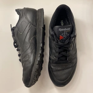 Svarta Reebok skor - svarta Reebok sneakers i skinn. najs till både vår, sommar & höst 🖤 💂