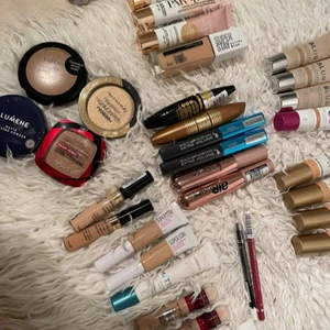 Sminkn - Säljer massa smink billigt pris. Oanvänt från Lyko. 