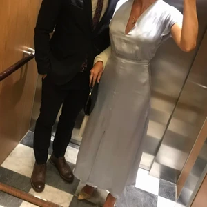 Sidenklänning - Ljusblå sidenklänning, använd 1 gång.