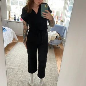 Jumpsuite - Byxdress från Boohoo, oanvänd