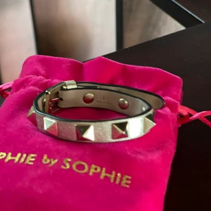 Valentino armband - Fick denna armband i julklapp 2020, köpt från Valentinos hemsida! 