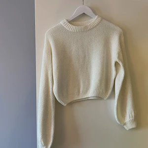 Stickad tröja - Stickad tröja från NA-KD 🥰 storlek XS. Pris 50kr, köparen står för frakt.