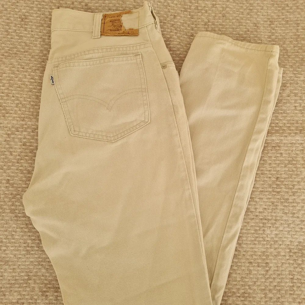 Kränkta levis jeans som är för små för mig. Skulle uppskatta st xs. Köparen står för frakten ❤. Jeans & Byxor.