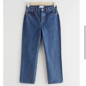 & Other Stories jeans, model Keeper Cut. Blue colour like the first picture. Size 27. Like New, worn twice. Original price 690kr