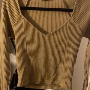 Beige tröja - Så fin tröja från Ginatricot men kommer ej till användning💗 40kr + frakt. Nyskick