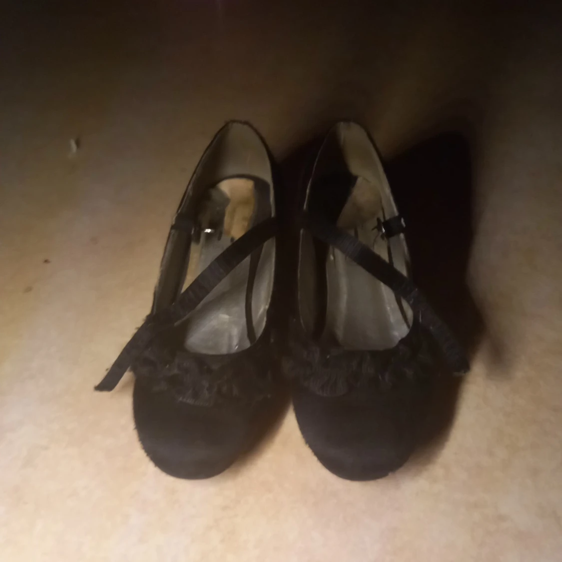 Svarta klackskor 50 kr + frakt 15 kronor - 90