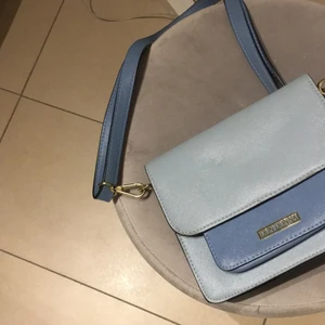 Väska - Blå väska, använd ett bar gånger. 70kr+frakt