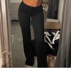 Kostymbyxor  - Helt nya från pull and bear 