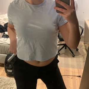 Blå tshirt - Babyblå tshirt från weekday💗strl M men passar även S🥳70kr+frakt