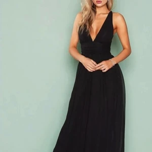 Balklänning ❤️ - Säljer min balklänning, endast använd 1 gång och mycket bra skick❤️skriv privat för fler bilder eller frågor! Jag är 175cm lång ❤️