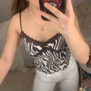 Zebra linne 🦓 - Supersöt linne, köparen står för frakten 📦🦓