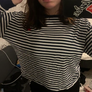 Randig tröja - Randig långärmad tröja i bra skick, Storlek S [30kr+frakt]