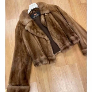 Saga Mink päls - köp i pälsbutiken i stockholm till samma pris som på bilden 😢