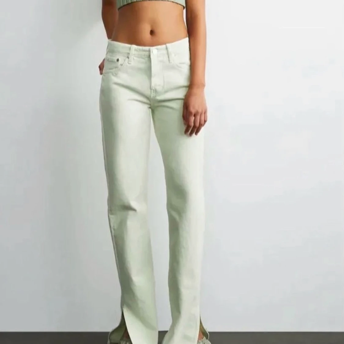 Ljusgröna jeans med slits - 90