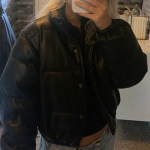 Jacka - Jacka från zara som är i nyskick!!!❤️‍🔥 Buda privat.