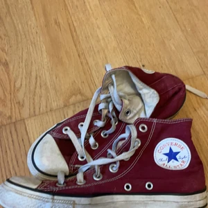 Converse skor - Har använt de några gånger så de räknas som nya!