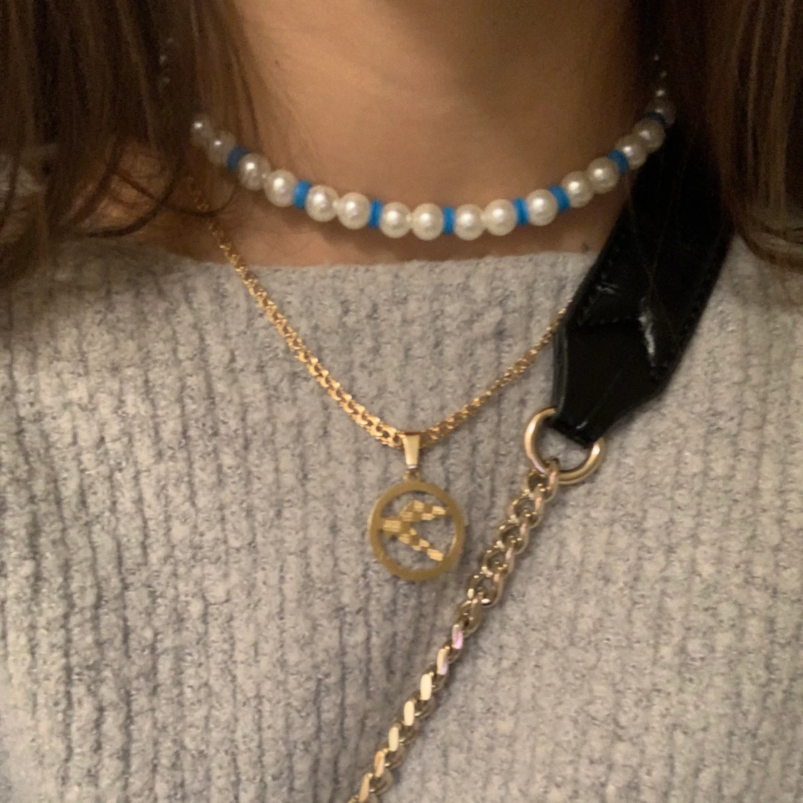 Super fin vitt och blått halsband🤍💙 - 90