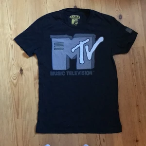 T-shirt med tryck - Asball t-shirt med MTV tryck 