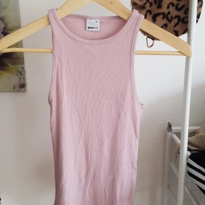 Rosa body från Gina Tricot  - Jätte fin body från Gina Tricot Storlek XS
