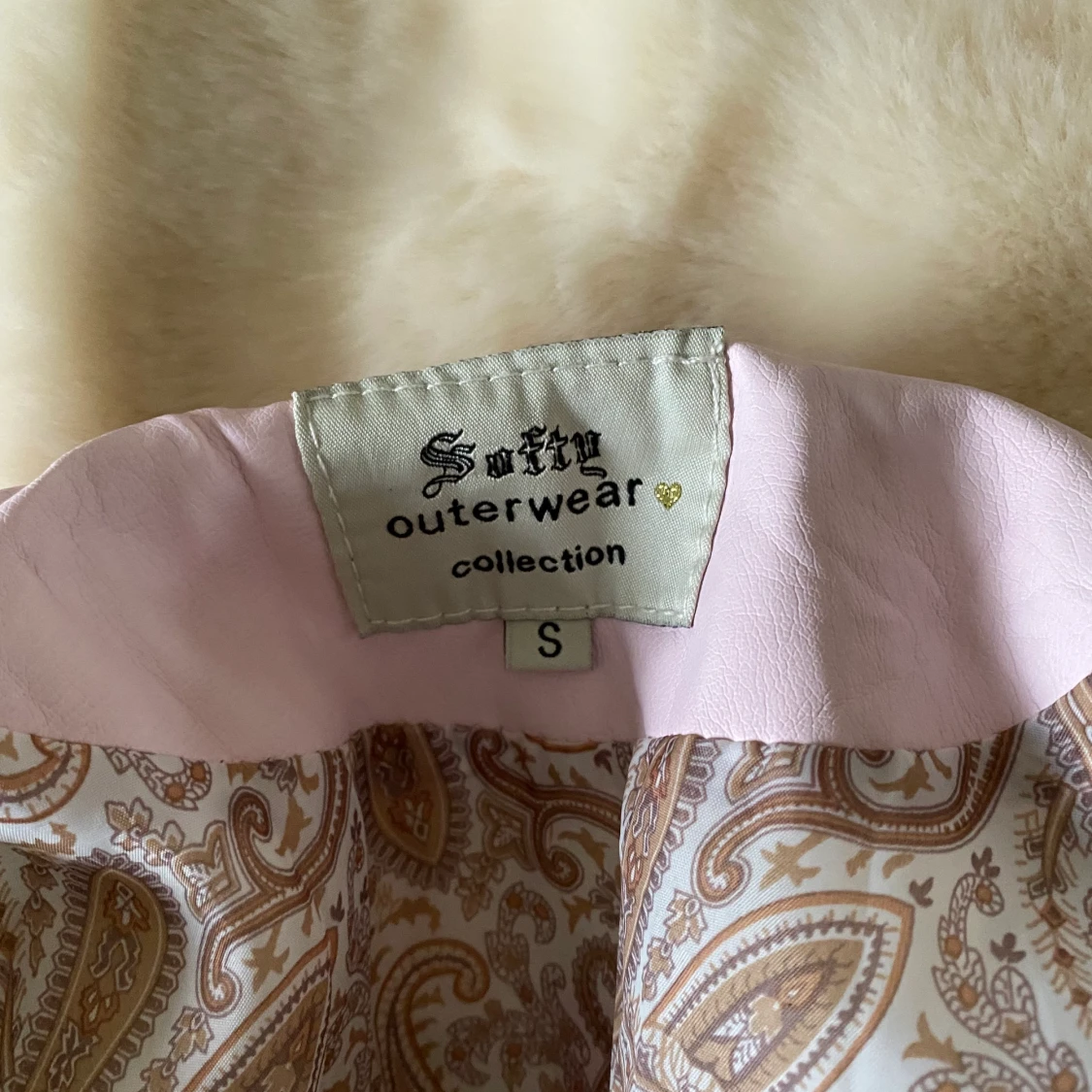 Rosa skinnjacka  - 91