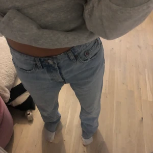 Raka Jeans - Raka ljusblåa lågmidjade jeans från zara