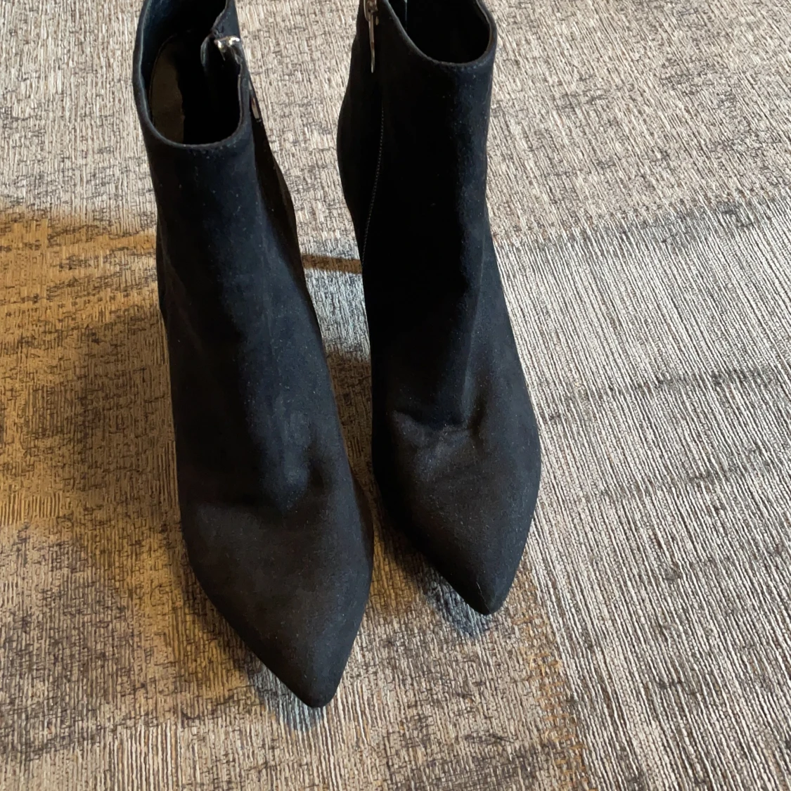 Svarta låga stövletter i bra skick! - 91