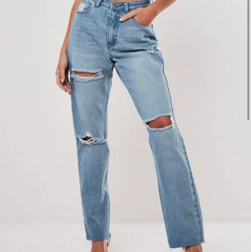 Jeans köpta på missguided från Stassie x missguided kollektionen💓💓 jag har egentligen storlek 34-36 men jeansen var stor i storleken, därför valde jag 32 och dem sitter som en smäck 💜💚 nypris: ca 360kr! Frakt ingår i priset. Jeans & Byxor.