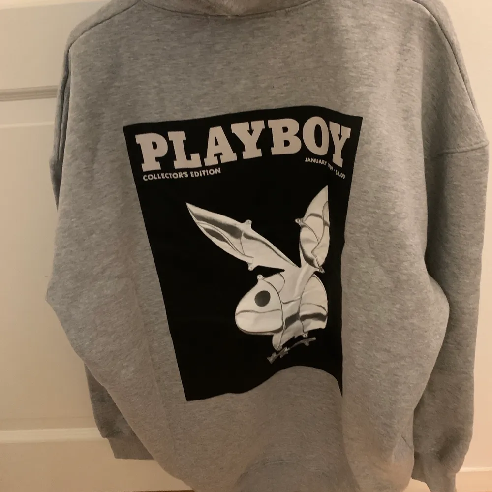 helt ny oanvänd oversized playboyXmissguided hoodie i storlek 36. Köpte den för ca 600kr. Hoodies.