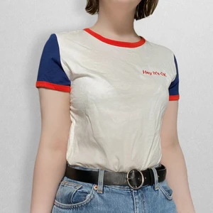 Vit t-shirt från Monki - En vit tröja från Monki med texten ”Hey it’s OK”. Aldrig använd. Frakt 45 kr 🌿 Finns i Västerås! 