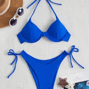 Trendig bikini topp strl L - Superfin bikinitopp som tyvärr inte passade mig! 😇😇😇 Underdelen kan köpas till om man önskar.