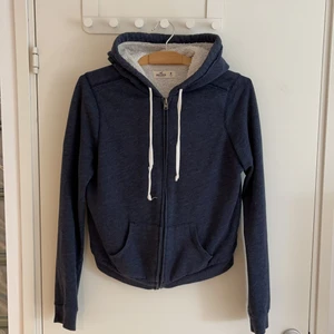 Hollister hoodie - A little too short for me and I’m 179cm. But very comfortable and warm;)