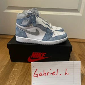 Jordan 1 high - Jordan 1 high ”hyper royal”. Finns i alla storlekar mellan 41 - 44 och 37,5