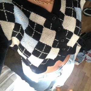 Kortare kofta🧡 - Så fin stickad kofta med fint mönster⌛️