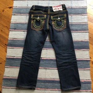 True religion - Ett par trueys i 10/10 cond. Säljer pågrund av dem inte kommer till användning