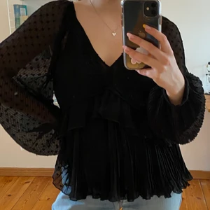Blus från Zara - Jättefin blus från Zara! !!!KOLLA MIN BIO INNAN NI SKRIVER T MIG!!!
