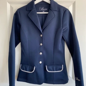 Tävlingskavaj - Tävlingskavaj säljes i fint skick. Använd max 10 gånger. Mitt pris: 350kr