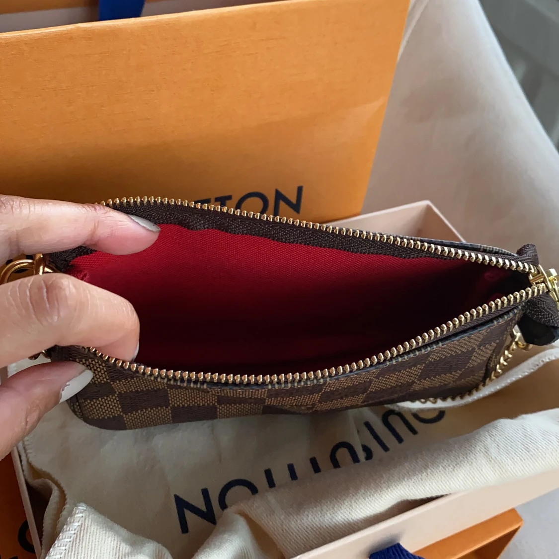 Louis Vuitton Mini Pochette  - 90