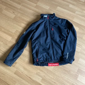 Helly Hansen jacka  - H/H jacka! Svin bra skick: 10/10. Haft den sen 2019 december, och den är bara testad en gång. 