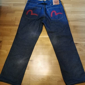Evisu jeans - Säljer mina feta evisu jeans då dem sitter lite tajt (34x34). Det är budgivning, kontakta privat