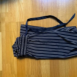 Randiga kostymbyxor  - Randiga kostymbyxor från zara, använda 2 ggr