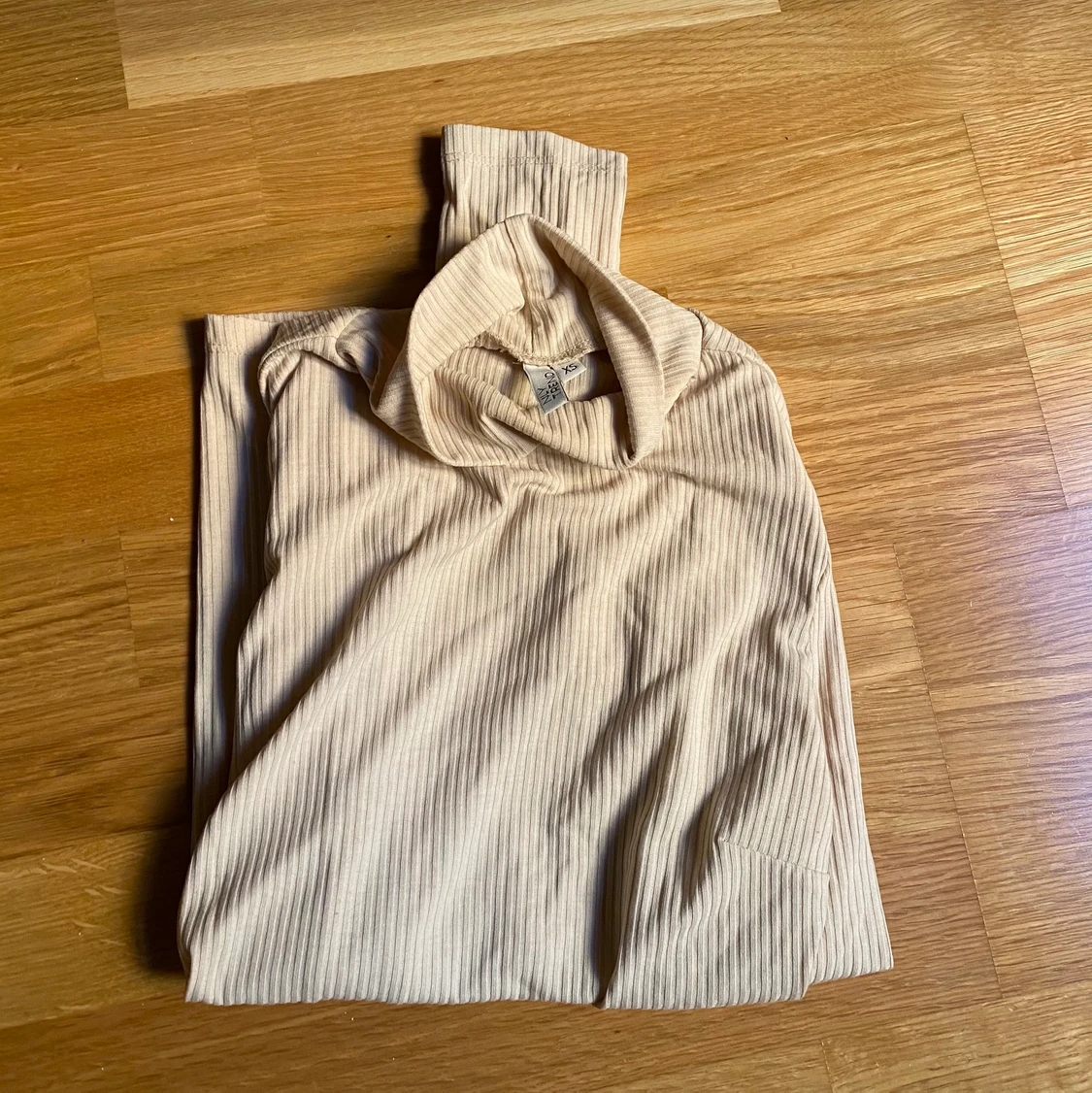 Beige polotröja