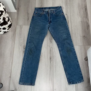 levis jeans - säljer ett par lowwaisted levis jeans (505 02 w30 l32)